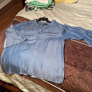 New Directions Chambray top. Split angel 3/4sleeves Size XL